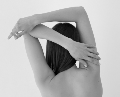 Bendry Paris - illustration noire et blanc - dos d'une femme